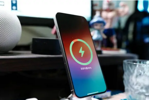 长春苹果15换屏服务分享用什么充电器给iPhone15充电更好 